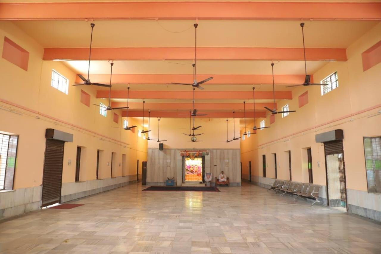 Radha Madhav Ashram Vrindavan Vrindāvan Exterior foto